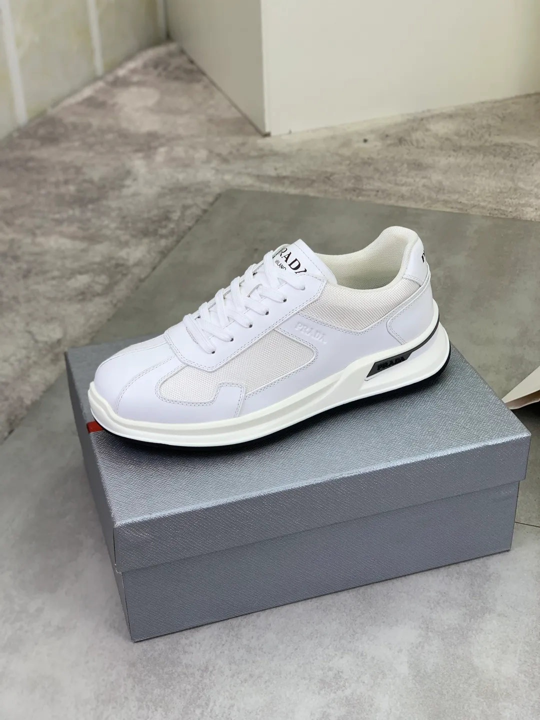 Men's Men's Shoes 💰P600 💰【New Style】 The latest model of high-quality PRADA classic men's shoes has been launched on the official website at a 1:1 replica, synchronized in Hong Kong and on the same catwalk; all made of calfskin➕imported cowhide lining, 🍡🍡original rubber outsole, non-slip and wear-resistant; comfortable on the feet, attractive style, fine workmanship, and simple and neat shoe lasts, highlighting a man's courage and toughness, 👍size 38 to 44 (45 can be customized) black White color🉑️choose